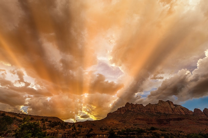 Christ return clouds of gold